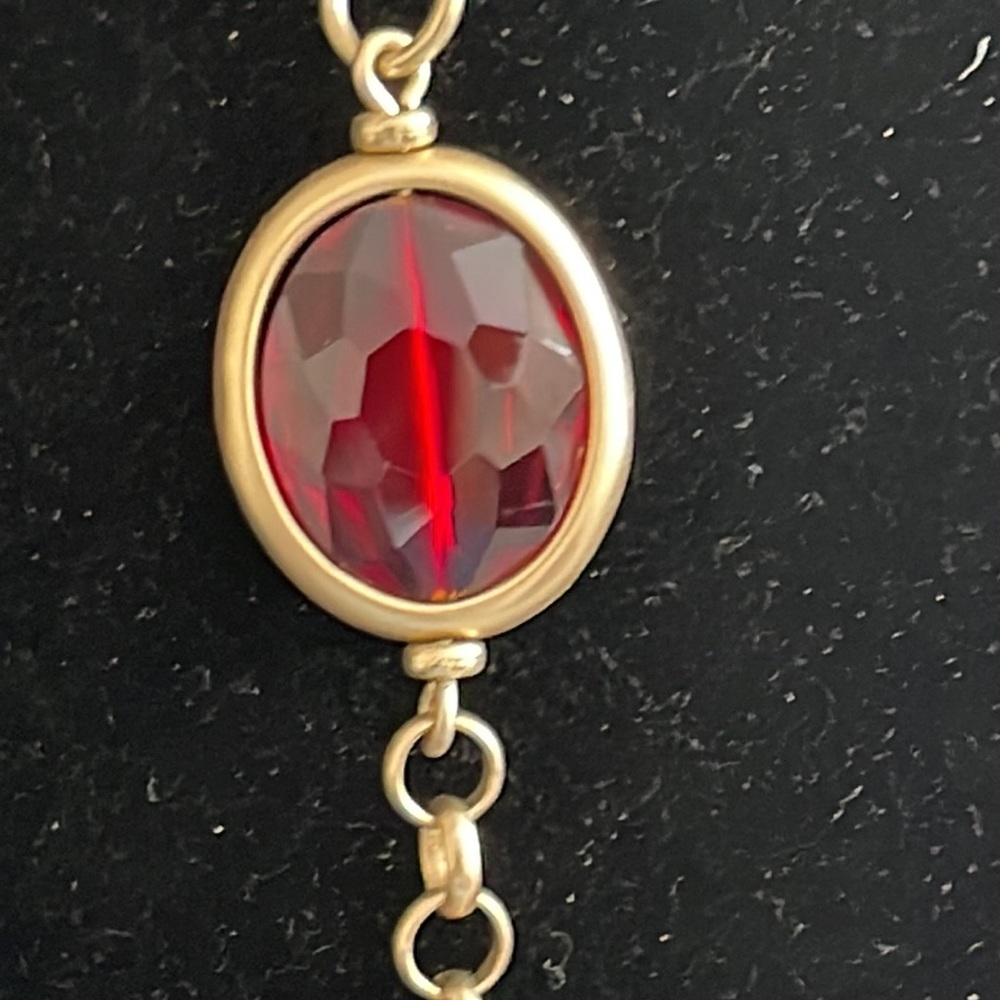 Chicos red faceted cabochons with heavy round flat linked gold chain and tassel - Picture 8 of 15